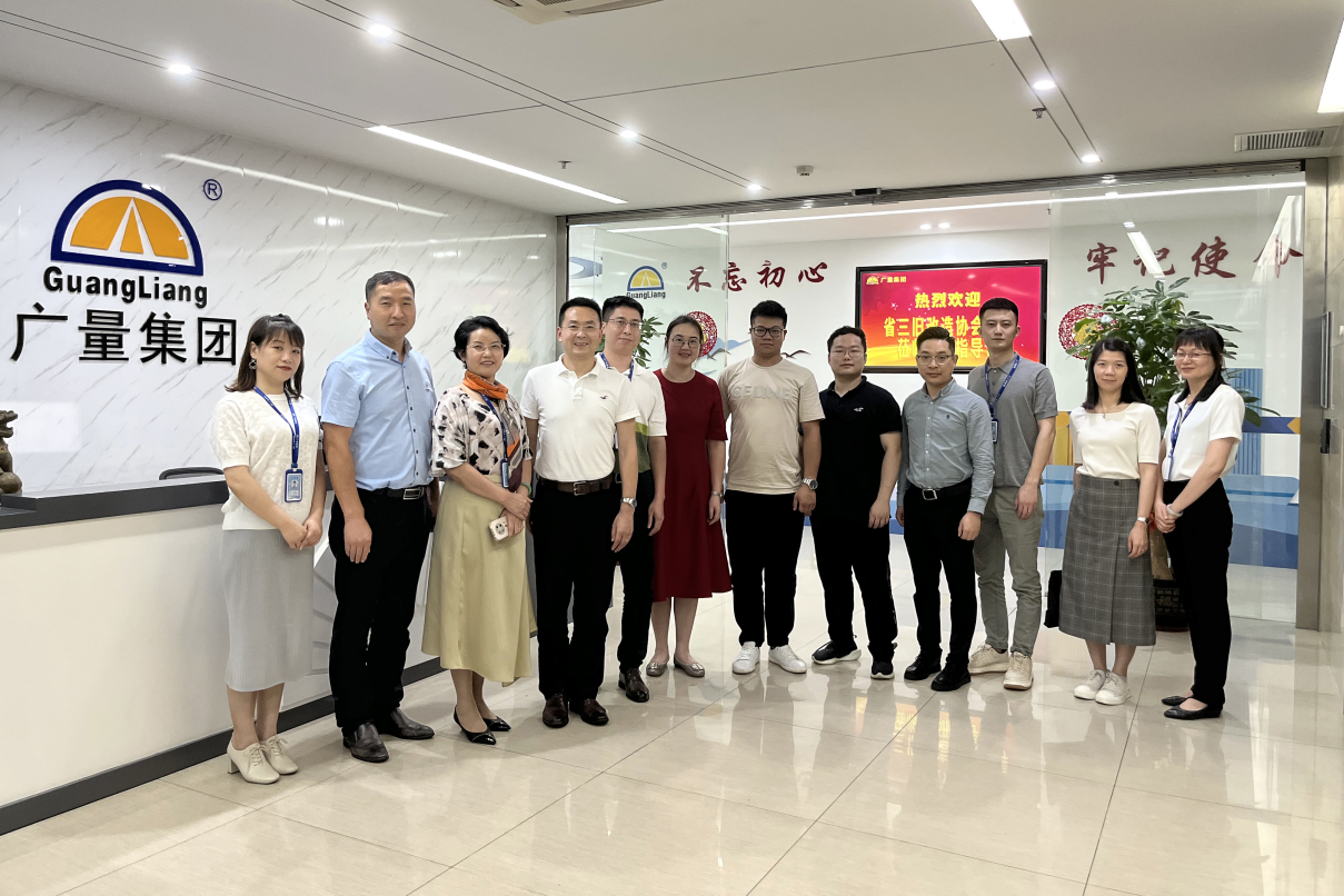 广东省三旧刷新协会秘书长田灼烁一行走访调研EMC易倍集团