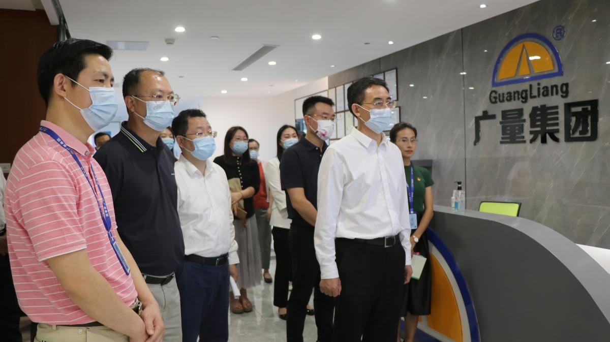 东莞市人大常委会潘新潮副主任莅临EMC易倍集团调研