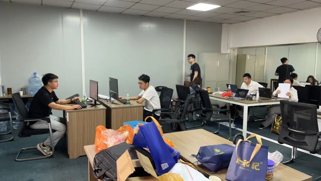 《致敬，奋斗的青春》